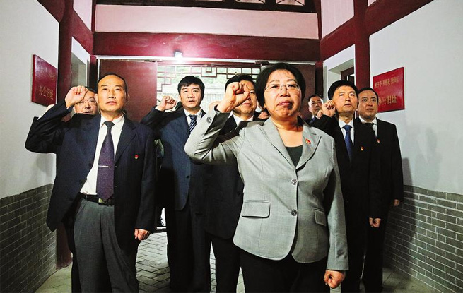 市委常委班子到袁家沟革命旧址开展“不忘初心、牢记使命”主题教育专题学习