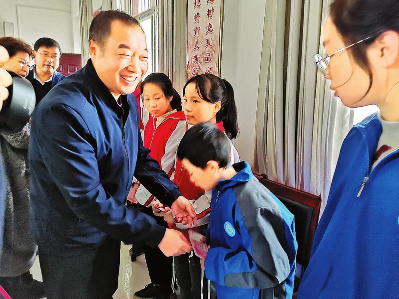 近日,陕西斯瑞新材料股份有限公司资助山区贫困学生资助金发放仪式