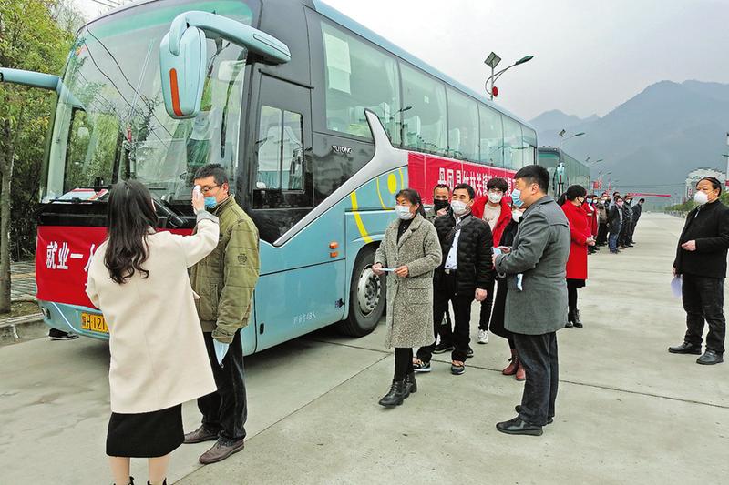 竹林关镇大桑园村52名外出复工务工人员