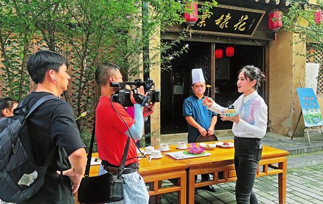 央视《走村直播看脱贫》走进商洛