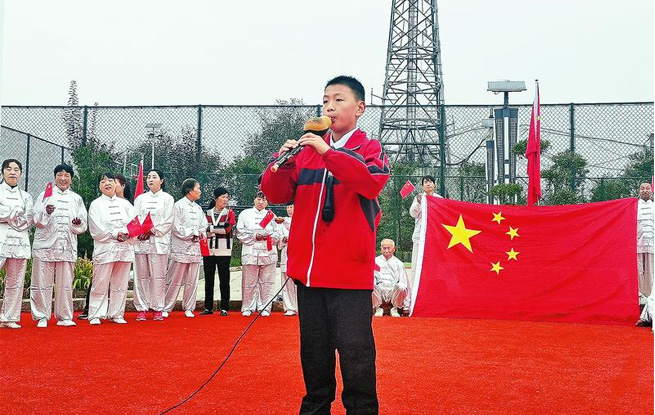 国泰民安新时代 国庆中秋喜相逢