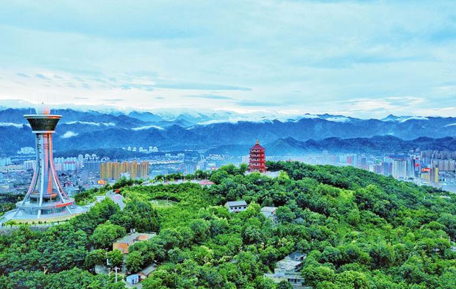 “ 绿海明珠”金凤山