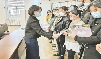 关爱妇女同胞 推动持续发展