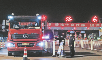 谁说，站在光里的才算英雄