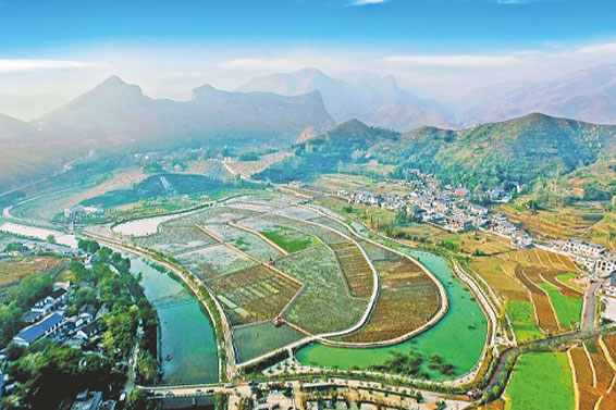 青山如画 碧水如诗