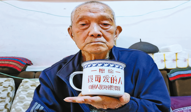 一个背了72年的洋瓷缸