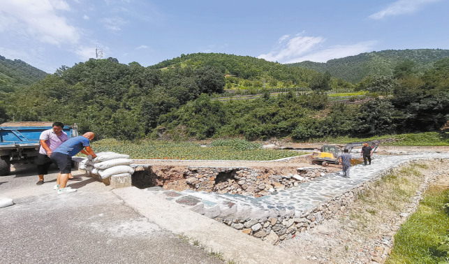 开展抢险救灾 重建美好家园