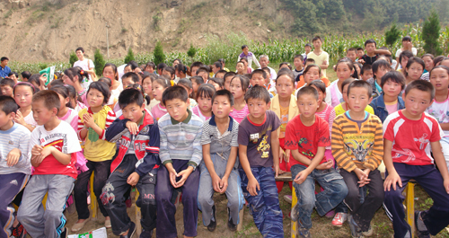 回归童心  用爱传递希望