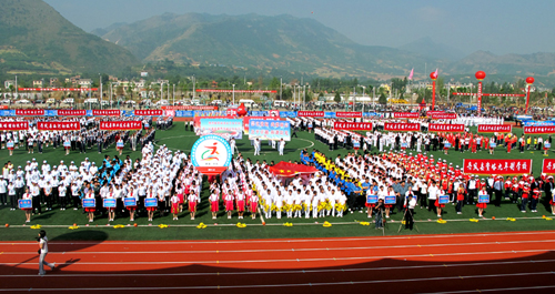 市青少年田径、足球运动会开幕