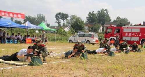 走进军营练打靶