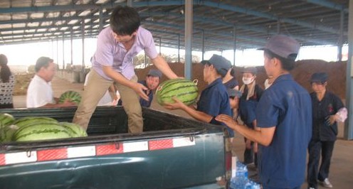 市总工会慰问生产一线职工