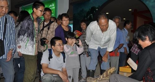 第六届西部文化产业博览会商洛展品深受欢迎