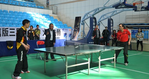 商洛体育中心举行市领导干部乒乓球比赛