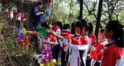 商洛各地缅怀革命先烈