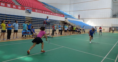 商洛第三届运动会在市体育馆举行羽毛球比赛