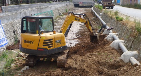 商洛河道管理处对黄沙桥河道实施综合治理
