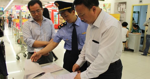 商洛纪检部门联合检查公款送礼情况