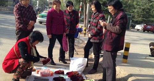 入冬手工棉鞋受青睐