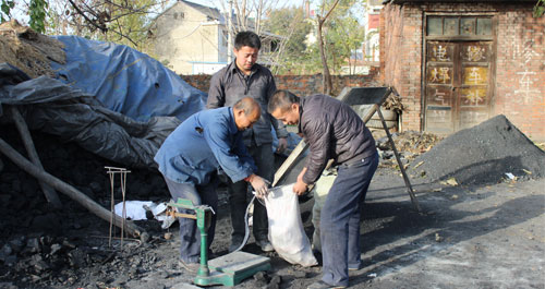 严寒将至 市民纷纷采购防寒保暖用品