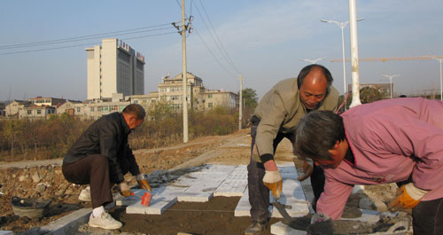 商洛市重点工程商鞅大道东段附属人行道铺设等即将竣工