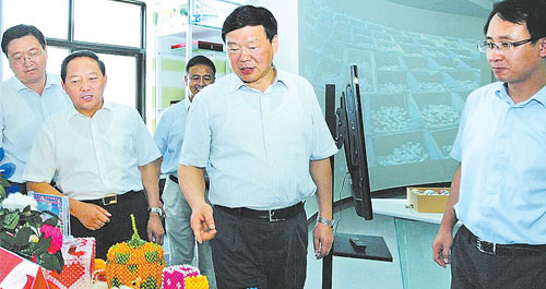 要把追赶超越作为目标定位 打造全省重要的发展支撑极