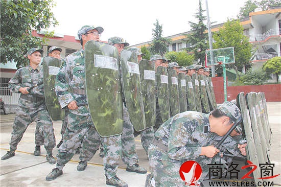 警棍盾牌术训练