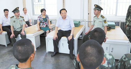 商洛市四套班子领导慰问驻商部队