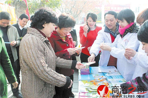 市委常委、宣传部部长刘淑慧,市委常委、组织部部长刘荣贤参加市直机关党员干部志愿服务活动