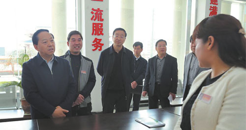 认真落实“五个五”党建 坚决打赢脱贫攻坚战