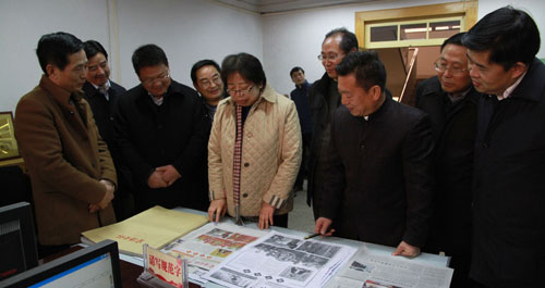 陈俊来商洛日报社慰问坚守工作岗位职工