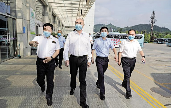 刘国中:从严从紧加强疫情防控 毫不松懈抓好防汛救灾