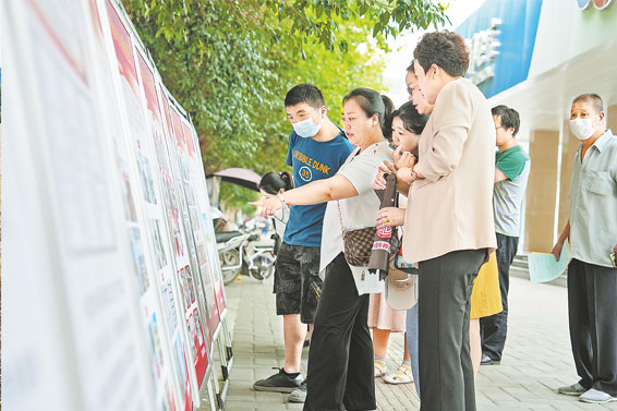 商洛市举办“喜迎二十大·档案颂辉煌”主题图片展