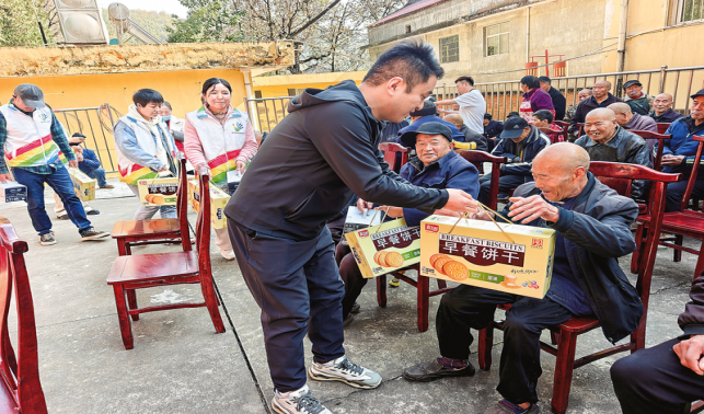 爱意满重阳 欢声伴晚年