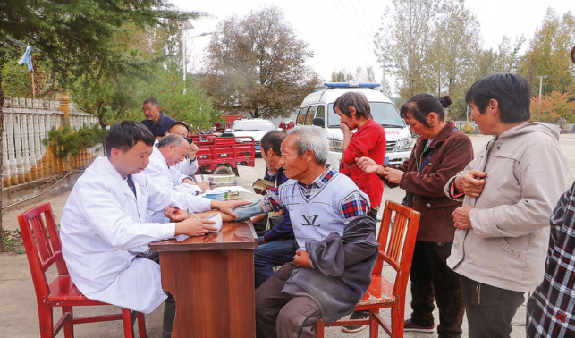 入户访民情 实事暖民心