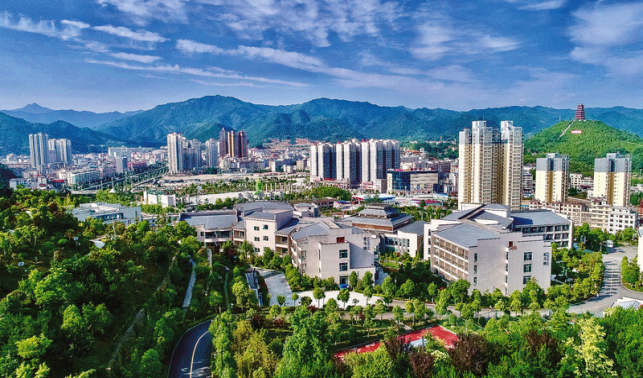 秦岭封面展新姿