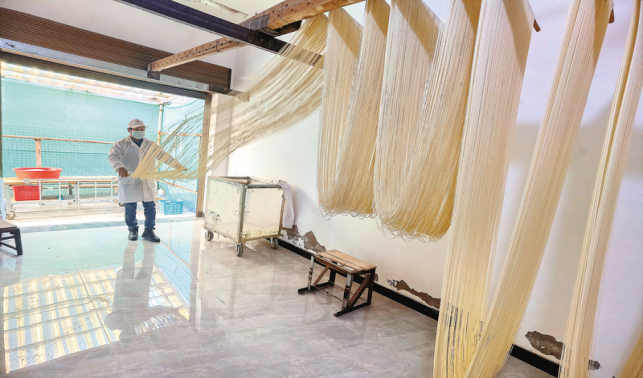 非遗技艺代代传 手工挂面富乡邻