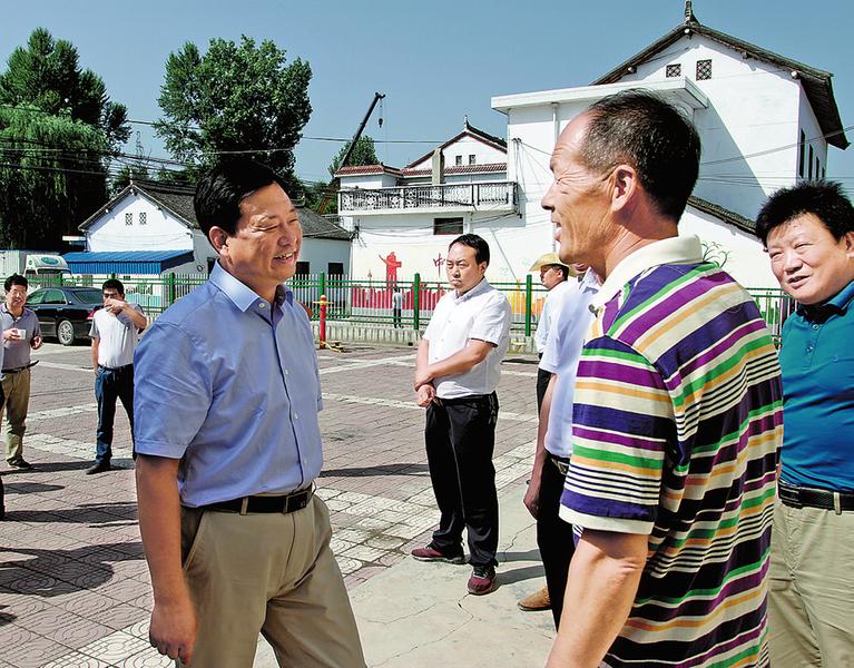 搬出大山天地宽 斩断穷根日月长