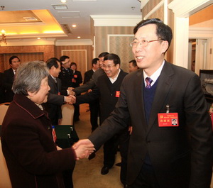 魏增军等领导同志亲切看望市第三次党代会代表