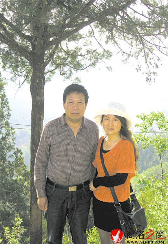 陈庆如和妻子陈桂芳登山合影