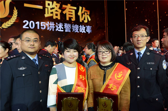 图中 右二为王华.jpg