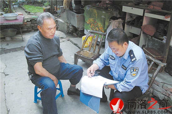 方龙走访困难家庭
