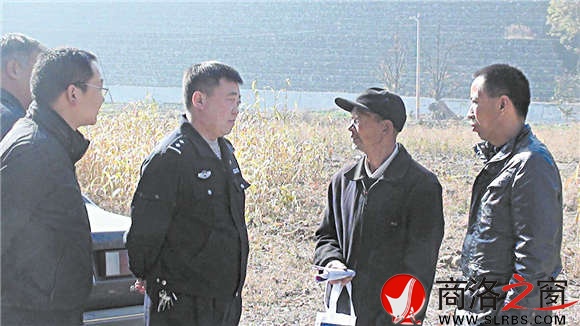 姬军深入基层，了解民情。