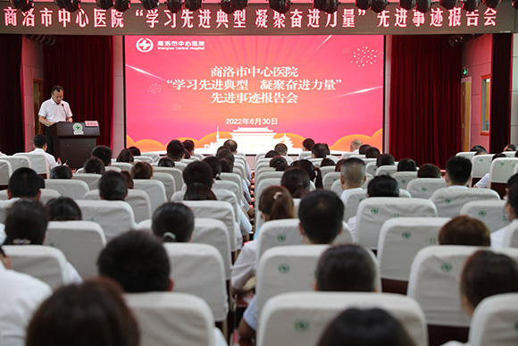 市中心医院多种形式庆祝党的生日