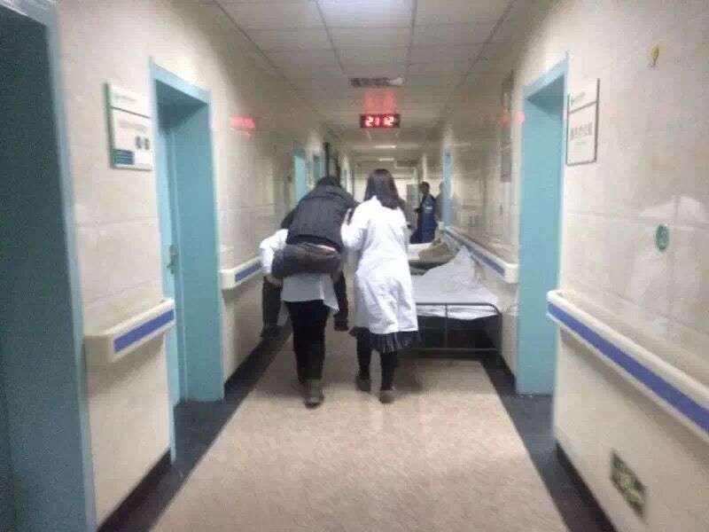 为商医“最美背影”点赞