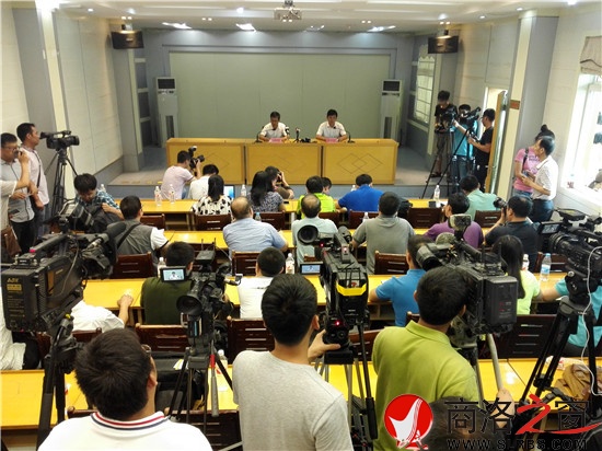 聚焦第一场新闻发布会