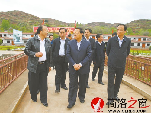 市委书记胡润泽深入王山底村检查指导工作