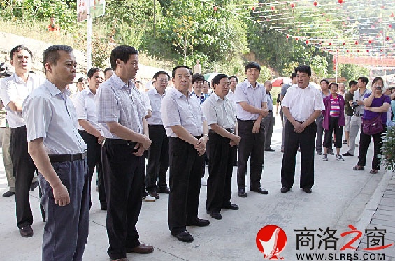 市四套班子领导深入镇安视察指导“双包双促”精准扶贫工作