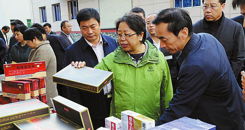 全市重大项目建设现场观摩会昨日在洛南柞水进行观摩