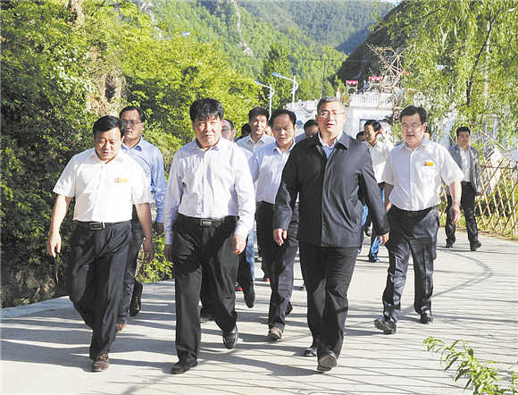壮大项目舞龙头 凝心聚力促转型