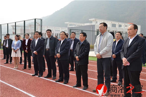 市上领导观摩柞水县城关小学迁建项目